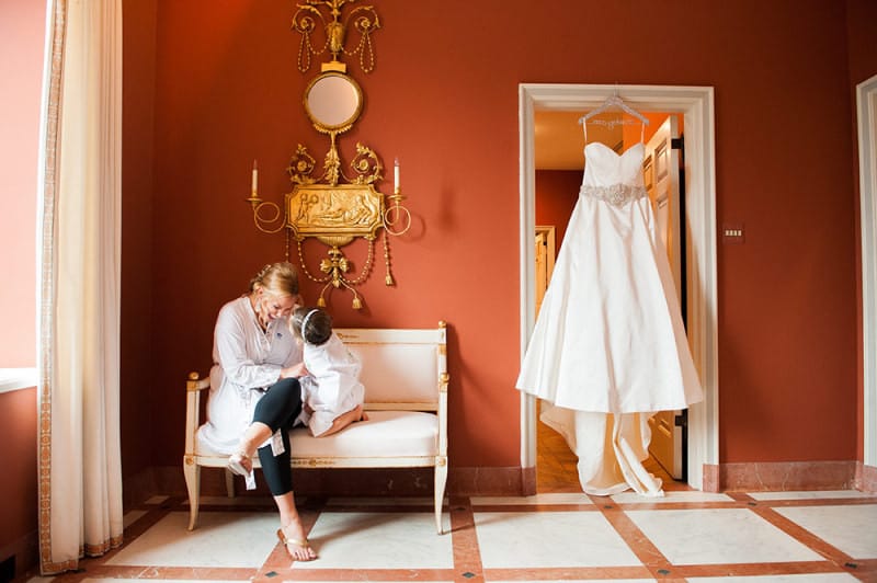 14 Getting Ready Photos You Need - New Jersey Bride