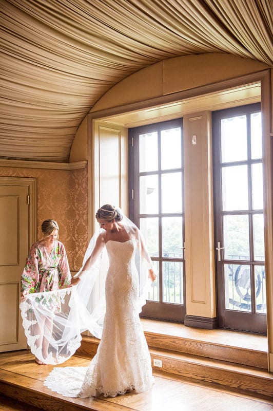 14 Getting Ready Photos You Need - New Jersey Bride