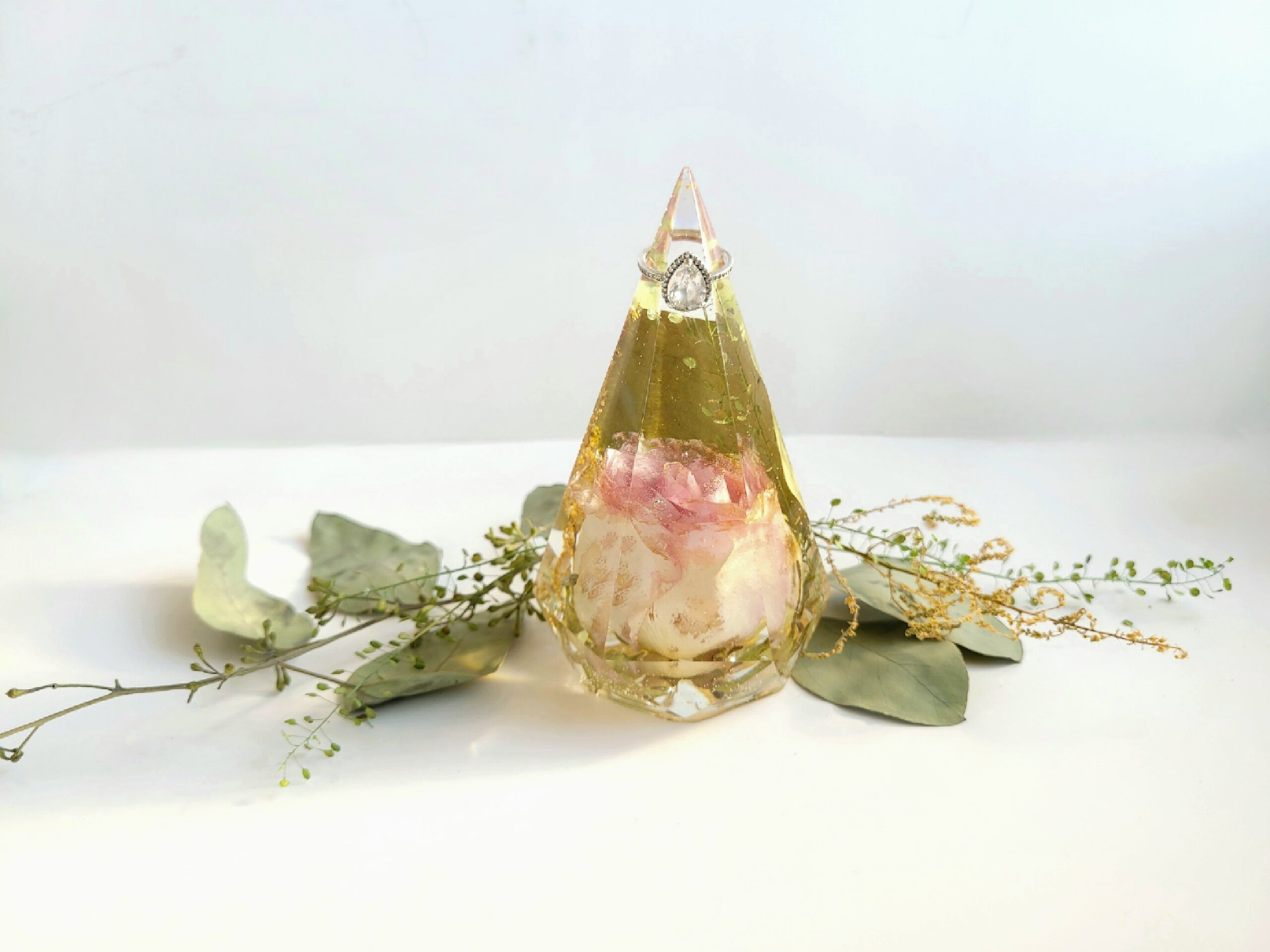 B Creative Floral Preservation, an NJ floral preservation business, offers in-person consultations. Here, a ring holder