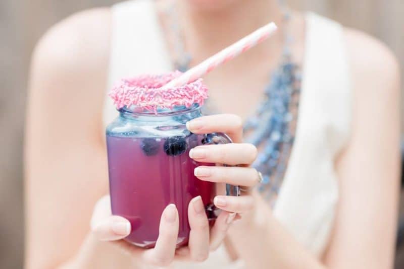 Signature-drinks-add-color-to-wedding