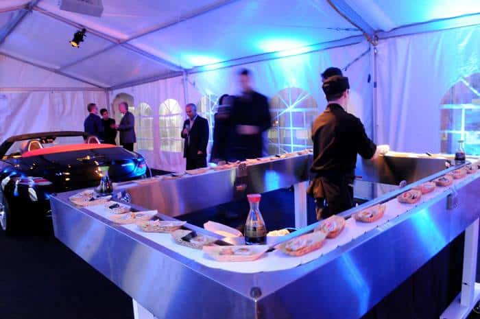 Conveyer belt food station
