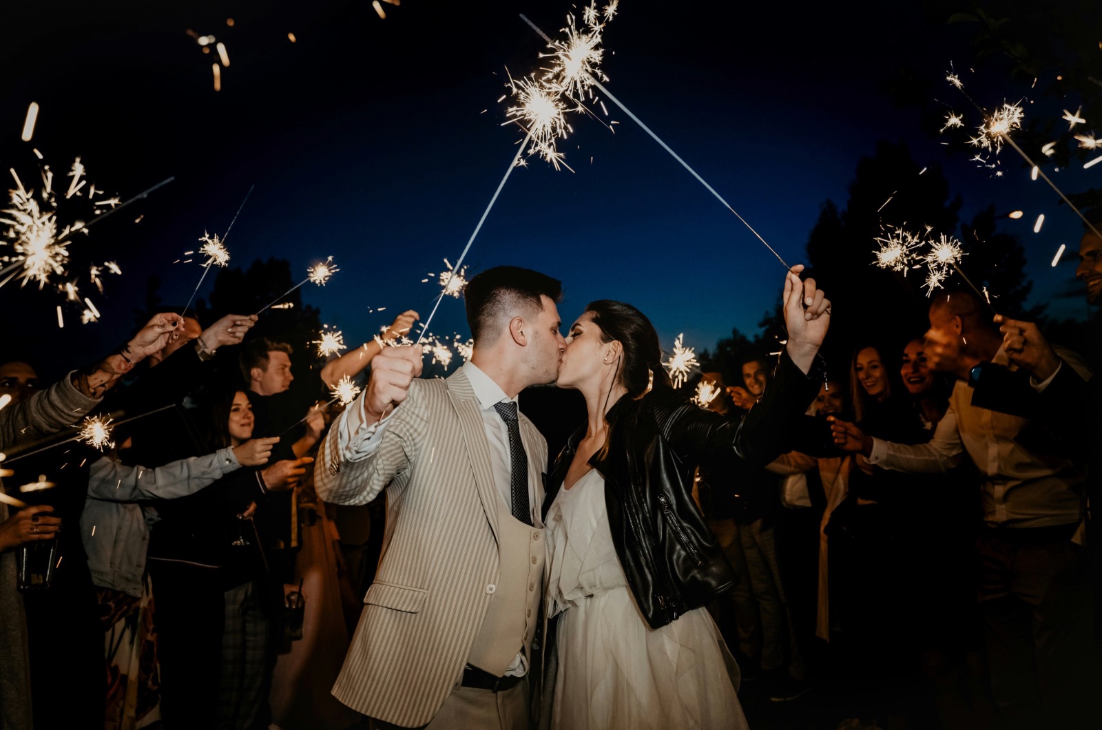 Here's your ultimate last-minute wedding checklist to set your mind at ease.