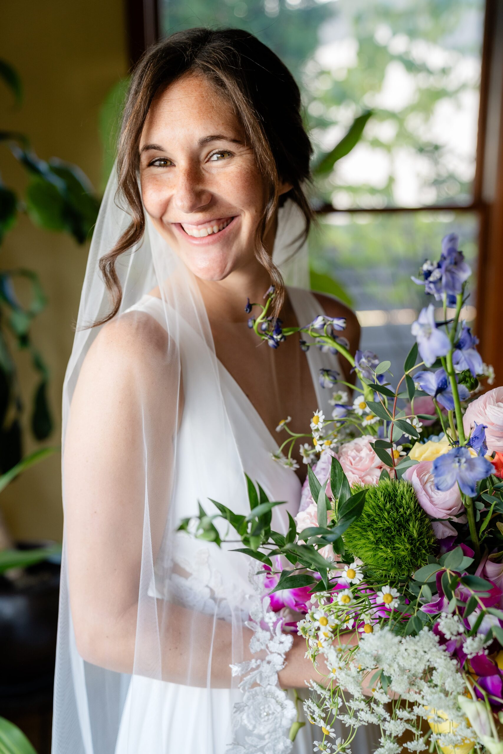 This bride decided to wear no makeup on her wedding day.