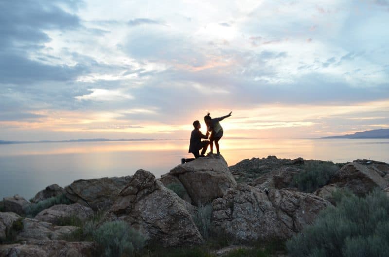 engagement-879927_1280
