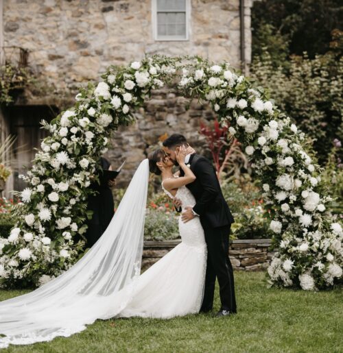 The wedding of A Modern-Rustic Wedding With a Black, White and Gold Color Scheme