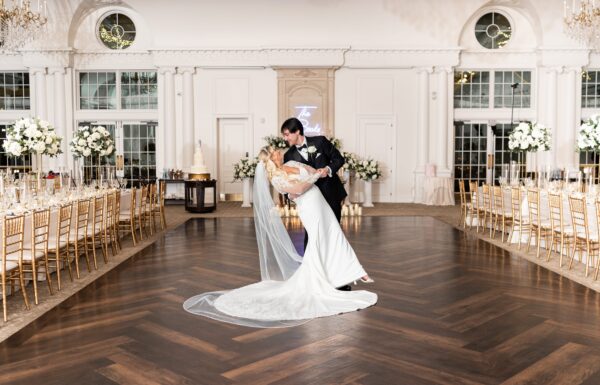 The wedding of An Elegant Winter Wedding Complete With a Fireworks Show Gallery 1