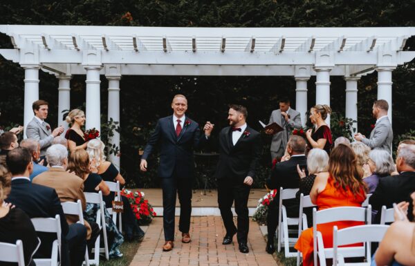 The wedding of An Elegant and Romantic Wedding With Pops of Blue, Red and Gold Gallery 13