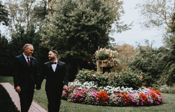 The wedding of An Elegant and Romantic Wedding With Pops of Blue, Red and Gold Gallery 14