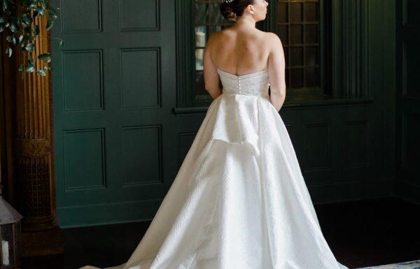 The wedding of Classic Elegance at This Fall Wedding at Natirar Gallery 10