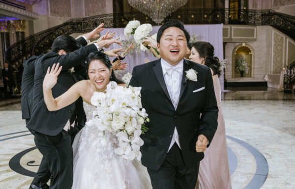 All White Florals & An Impressive First Dance at The Venetian