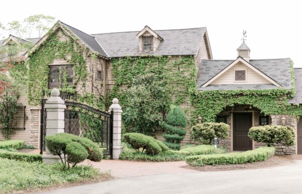 The wedding of Kara & Rob Had a ‘Beauty and the Beast’-Inspired Seating Chart for Their Ashford Estate Wedding Gallery 20