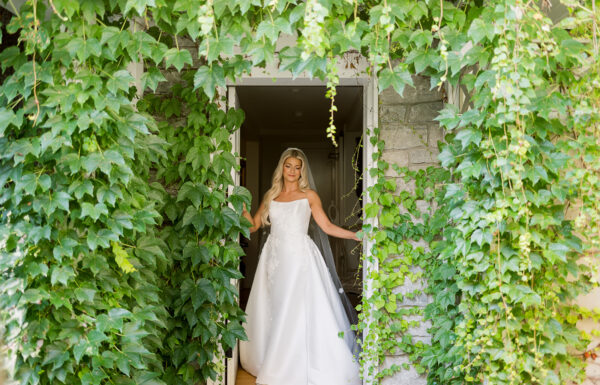 The wedding of A Train Conductor Set Them Up on a Blind Date, Then He Officiated the Wedding Gallery 4