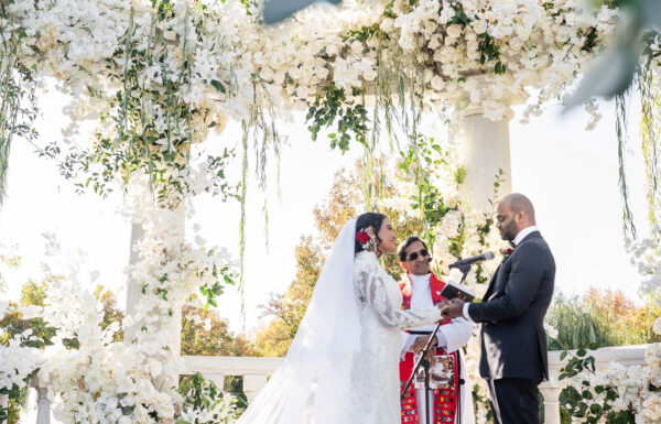 The wedding of Extravagant Florals and Celestial Vibes at This “Starlight”-Themed Wedding Gallery 8