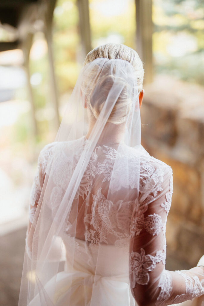 An elegant wedding at Pendry Natirar in New Jersey.