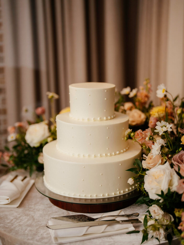 An elegant wedding at Pendry Natirar in New Jersey.