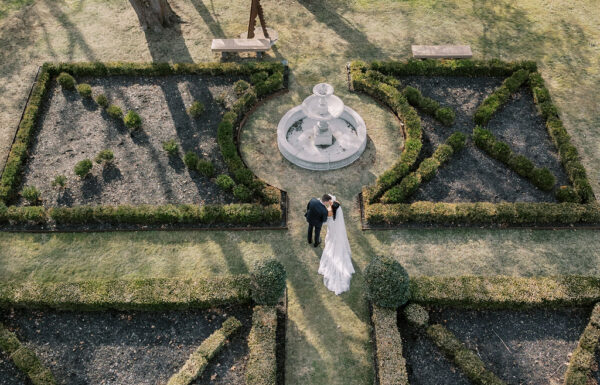 The wedding of ‘Old Money Vibes’ Called for a Charming French-Inspired Chateau  A wedding at Hotel du Village. Gallery 3