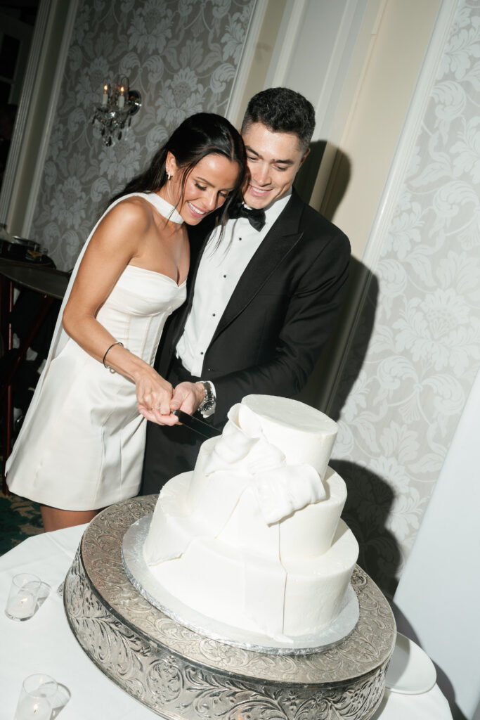 A wedding at the Molly Pitcher Inn.