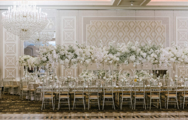 All White Florals & An Impressive First Dance at The Venetian