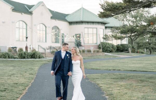 Modern Coastal Vibes at This Linwood Country Club Wedding