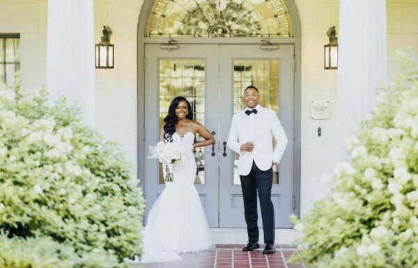 A Timeless Black and White Palette Plus Entertainers on Stilts at This Wedding