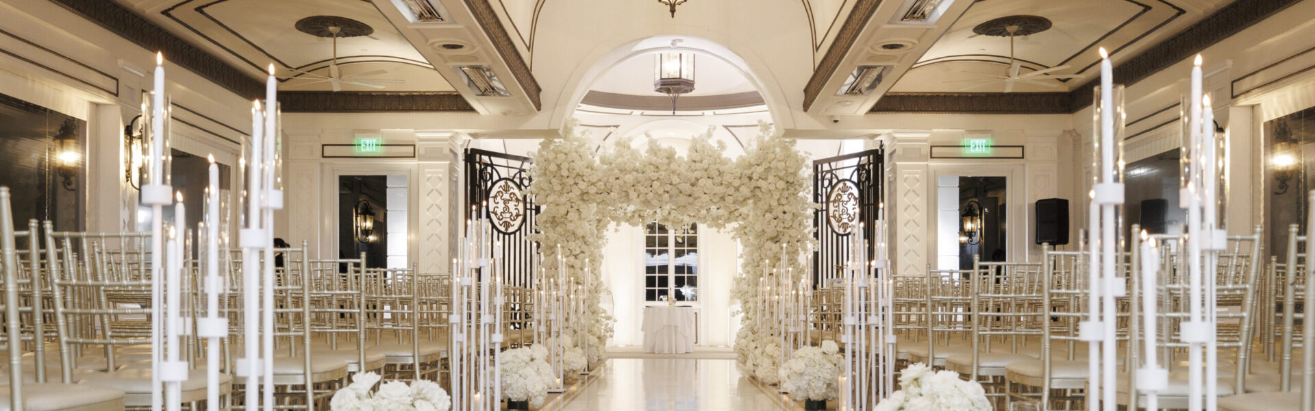 Fluffy White Flowers in Every Detail at This Timeless Shadowbrook Wedding