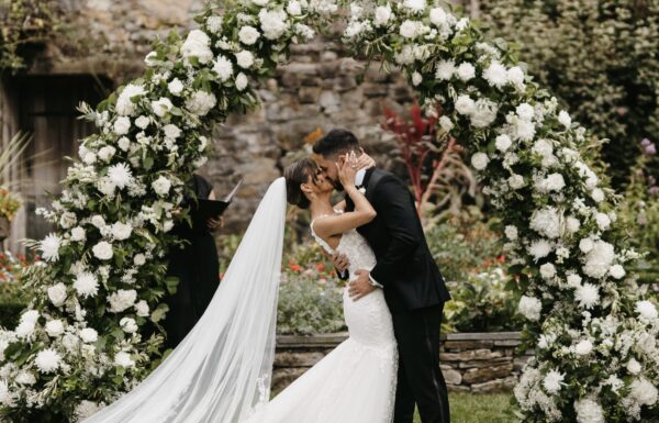 A Modern-Rustic Wedding With a Black, White and Gold Color Scheme