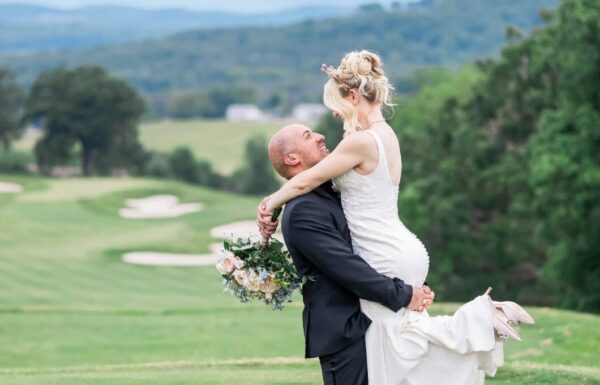 This Couple Surprised Their Guests with a Zumba Routine